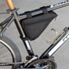 TORBA SAKWA ROWEROWA POD RAMĘ NA ZAMEK - czarny bez napisu